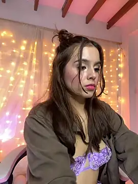 Snapshot of Juanelopez1 chatting on 11/07/25, 04:45 Juanelopez1 online show from 11/07/25, 04:45