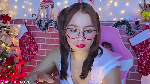 Snapshot of Juanelopez1 chatting on 12/05/25, 05:05 Juanelopez1 online show from 12/05/25, 05:05