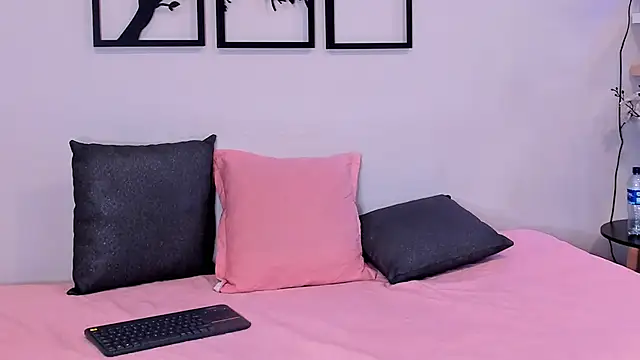 Snapshot of scarlett_johs chatting on 10/17/25, 09:56 scarlett johs online show from 10/17/25, 09:56