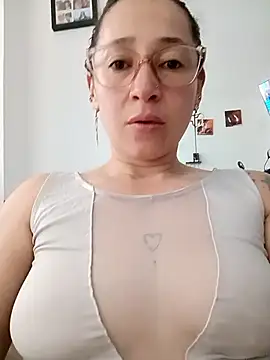 emilypoppy3 online show from 05/07/26, 12:43