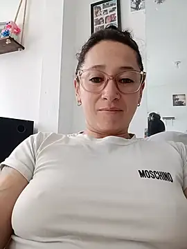 emilypoppy3 online show from 05/13/26, 07:11