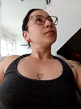 emilypoppy3 online show from 05/23/26, 12:42