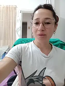 emilypoppy3 online show from 06/06/26, 12:43