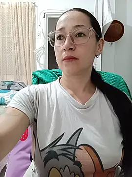 emilypoppy3 online show from 06/09/26, 09:04