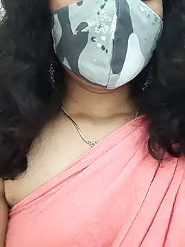 Snapshot of Angleannie chatting on 10/13/25, 03:28 Angleannie online show from 10/13/25, 03:28