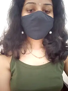 Snapshot of Angleannie chatting on 10/16/25, 04:08 Angleannie online show from 10/16/25, 04:08