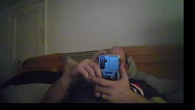 Snapshot of Sierra-and_robb chatting on 09/22/25, 04:42 Sierra-and robb online show from 09/22/25, 04:42