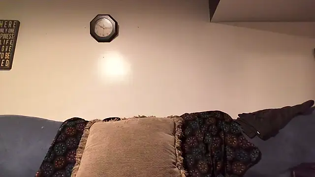 Snapshot of samone9 chatting on 10/16/25, 02:01 samone9 online show from 10/16/25, 02:01