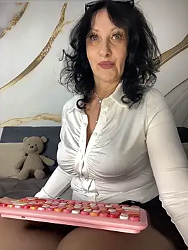 Katie-n online show from 10/29/25, 06:48