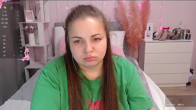 Crazyy girl  online show from 03/18/25, 04:15