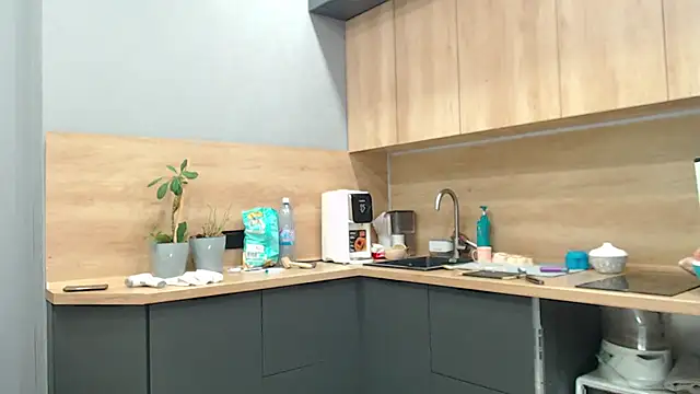 Crazyy girl  online show from 05/20/26, 02:23