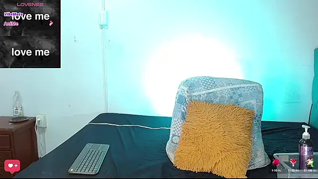 kandy-Jhonson online show from 01/17/25, 07:49