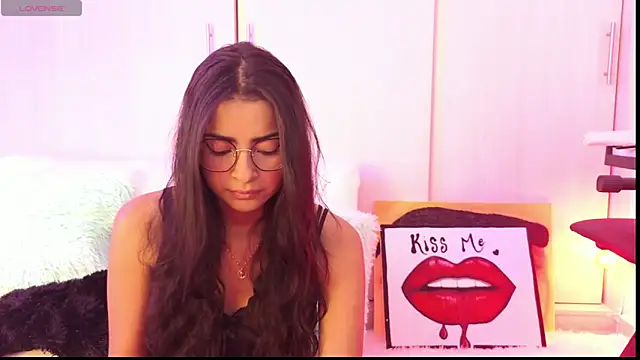 Snapshot of Yues050600 chatting on 01/19/25, 12:17 Yues050600 online show from 01/19/25, 12:17