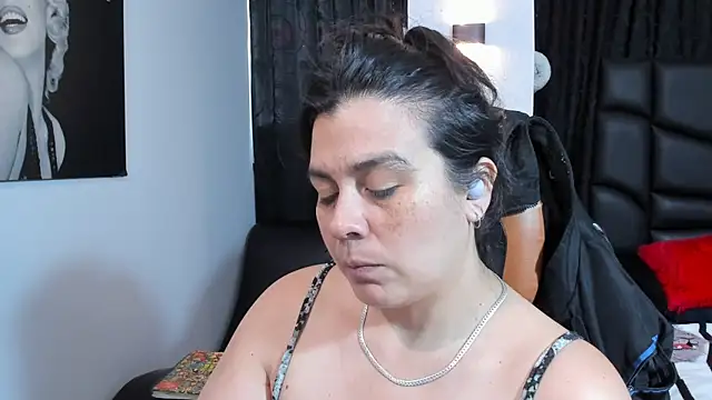martina foxy  online show from 02/04/25, 09:31