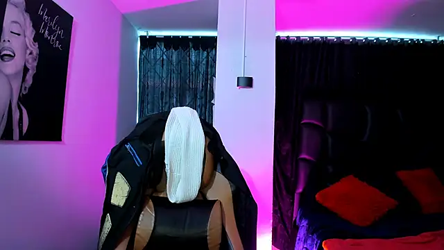 martina foxy  online show from 02/10/25, 05:30