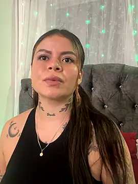 Snapshot of ivanna_rivera chatting on 11/16/25, 04:23 ivanna rivera online show from 11/16/25, 04:23