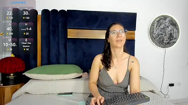 Snapshot of Andromeda-jade chatting on 12/16/24, 05:17 Andromeda-jade online show from 12/16/24, 05:17