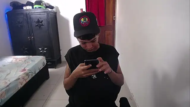 Snapshot of Sxntisaul__ chatting on 02/14/25, 03:36 Sxntisaul online show from 02/14/25, 03:36