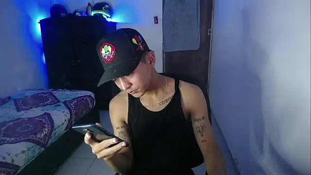 Snapshot of Sxntisaul__ chatting on 02/17/25, 03:47 Sxntisaul online show from 02/17/25, 03:47