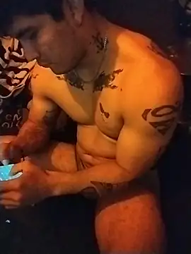Snapshot of Woofer_dick chatting on 12/22/25, 04:42 Woofer dick online show from 12/22/25, 04:42