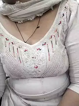 Snapshot of Cute_nidhi chatting on 12/21/24, 04:52 Cute nidhi online show from 12/21/24, 04:52