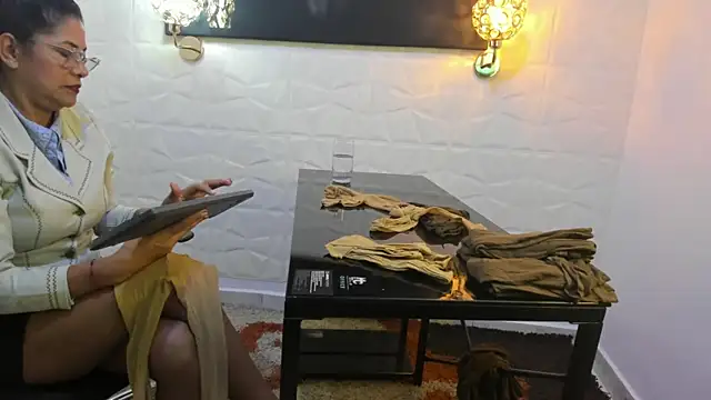 miss lucero1 online show from 02/03/25, 05:35