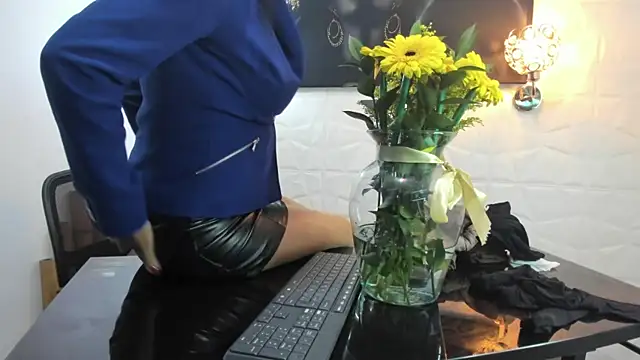 miss lucero1 online show from 02/11/25, 07:59