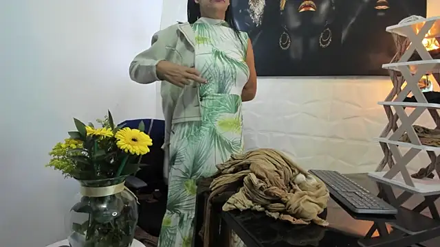 miss lucero1 online show from 02/14/25, 03:43