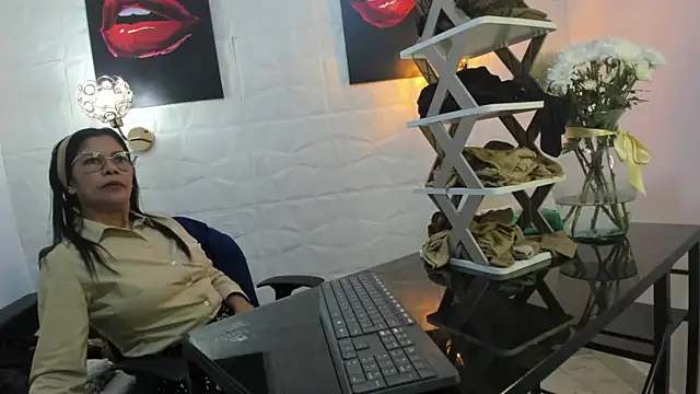 miss lucero1 online show from 03/04/25, 02:17