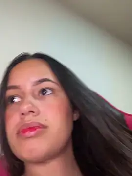 Snapshot of Monica_Pimentinha_ chatting on 02/05/25, 01:11 Monica Pimentinha  online show from 02/05/25, 01:11