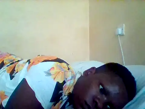 prittylorah15 online show from 10/30/25, 06:37