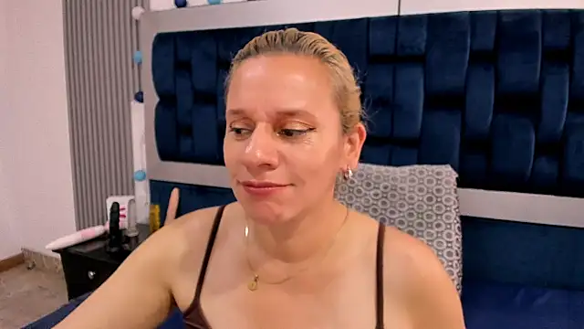 Snapshot of sofia_mature chatting on 12/01/24, 04:29 sofia mature online show from 12/01/24, 04:29