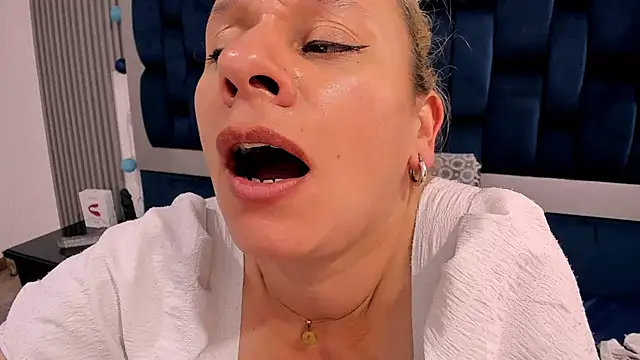 Snapshot of sofia_mature chatting on 12/07/24, 06:59 sofia mature online show from 12/07/24, 06:59