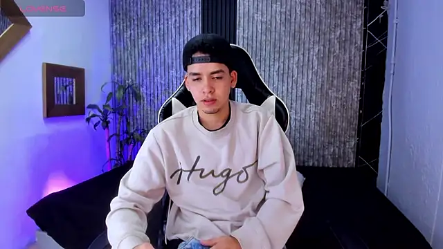 Snapshot of Mike_0233_ chatting on 09/26/25, 04:49 Mike 0233 online show from 09/26/25, 04:49