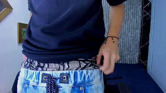 Snapshot of Mike_0233_ chatting on 11/13/25, 05:28 Mike 0233 online show from 11/13/25, 05:28