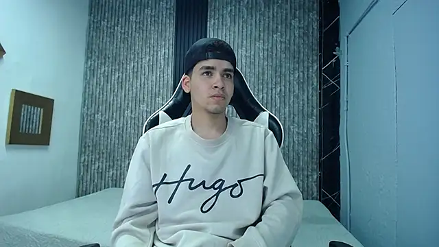 Snapshot of Mike_0233_ chatting on 11/22/25, 04:11 Mike 0233 online show from 11/22/25, 04:11