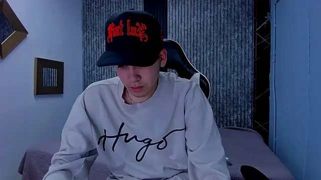 Snapshot of Mike_0233_ chatting on 11/26/25, 04:35 Mike 0233 online show from 11/26/25, 04:35