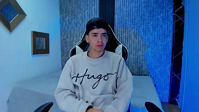 Snapshot of Mike_0233_ chatting on 12/03/25, 03:58 Mike 0233 online show from 12/03/25, 03:58