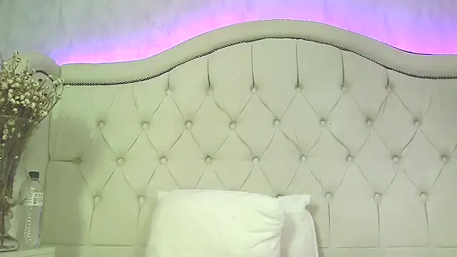 Snapshot of carolinesampaio chatting on 11/15/25, 11:18 carolinesampaio online show from 11/15/25, 11:18
