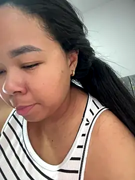 Snapshot of XMara chatting on 11/05/25, 05:57 XMara online show from 11/05/25, 05:57