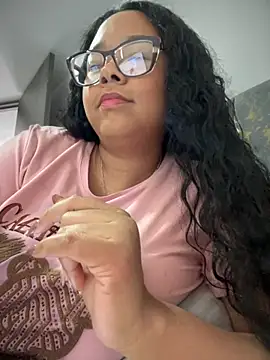 Snapshot of XMara chatting on 11/14/25, 05:33 XMara online show from 11/14/25, 05:33