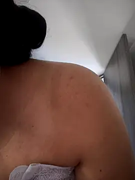 Snapshot of XMara chatting on 11/19/25, 06:08 XMara online show from 11/19/25, 06:08