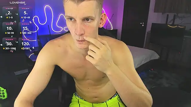 Snapshot of Brad_Maloney chatting on 10/27/25, 08:02 Brad Maloney online show from 10/27/25, 08:02