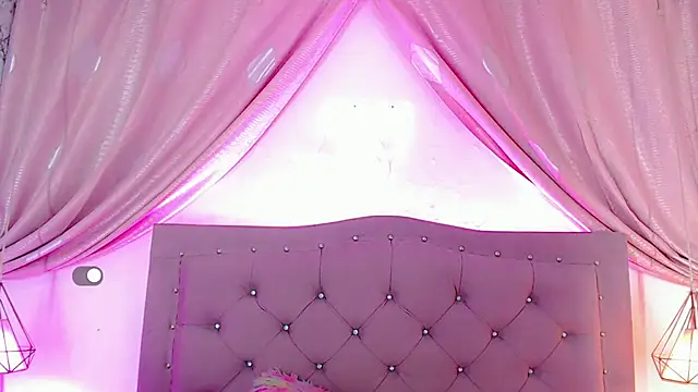 Snapshot of SexyJuliii21 chatting on 12/17/24, 06:45 SexyJuliii21 online show from 12/17/24, 06:45
