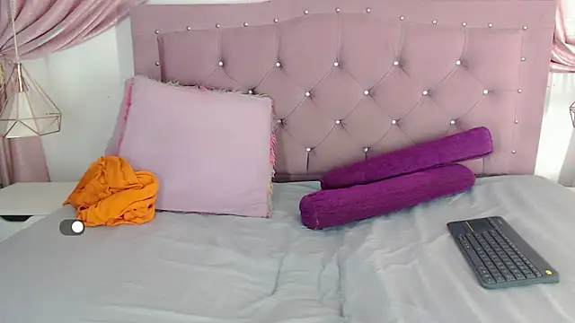 Snapshot of SexyJuliii21 chatting on 12/29/24, 03:33 SexyJuliii21 online show from 12/29/24, 03:33