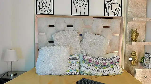 SexyJuliii21 online show from 10/10/25, 10:58