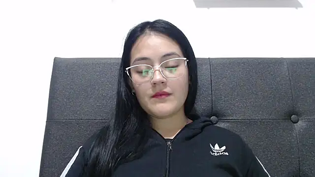 Snapshot of Alisha_99 chatting on 10/14/25, 12:44 Alisha 99 online show from 10/14/25, 12:44