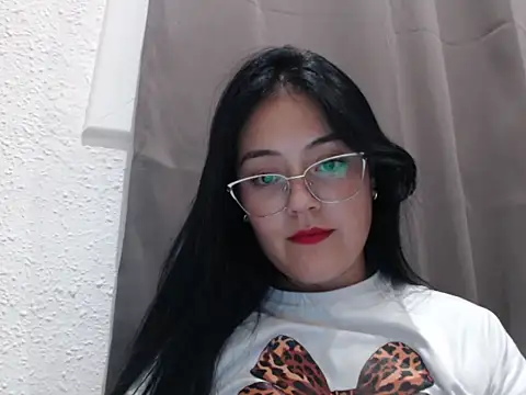 Snapshot of Alisha_99 chatting on 11/16/25, 07:19 Alisha 99 online show from 11/16/25, 07:19