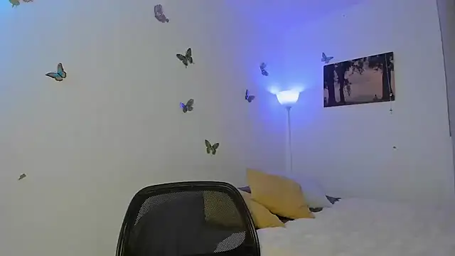 Snapshot of Mila-yang chatting on 10/05/25, 09:02 Mila-yang online show from 10/05/25, 09:02