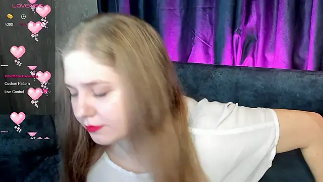 Snapshot of Megan_Violer chatting on 12/02/24, 03:25 Megan Violer online show from 12/02/24, 03:25